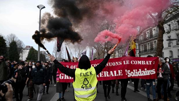 Was hinter den Protesten gegen Frankreichs Pensionsreform steckt