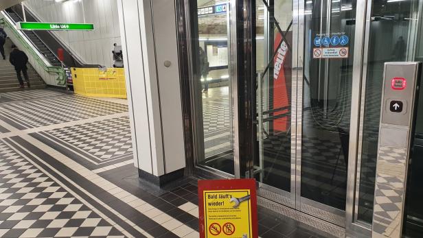 Rolltreppe und Lift defekt:  U4 nur über Stiege erreichbar