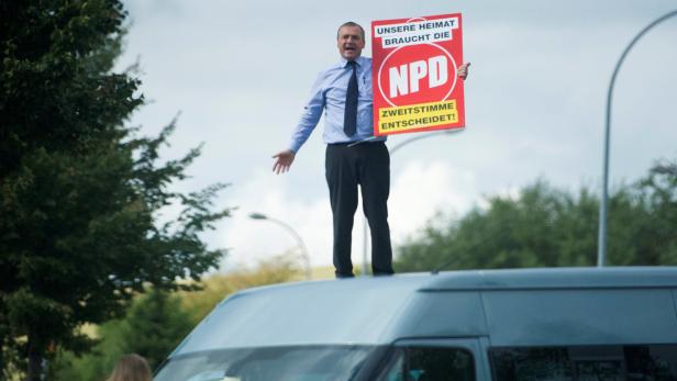 Udo Pastörs, Spitzenkandidat der NPD: Wahlkampf mit Lautsprecher