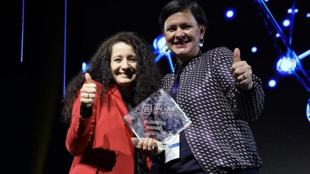 Award-Gewinnerin Azra Dedić-Schwaiger (re.) mit Balkan-Minds-Gründerin Nela Pećić