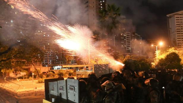 epa03753778 Brazilian policemen clash with protesters, during riots following a demonstration in Fortaleza, Brazil, 20 June 2013. Brazilians took to the streets protesting against corruption and price hikes. EPA/FERNANDO BIZERRA JR