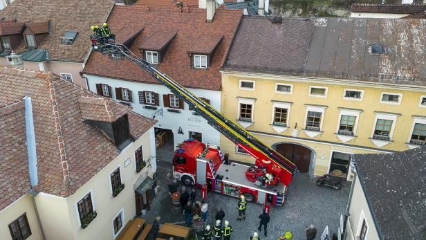 Wohnhausbrand in der Altstadt von Dürnstein als Feuerwehrübung