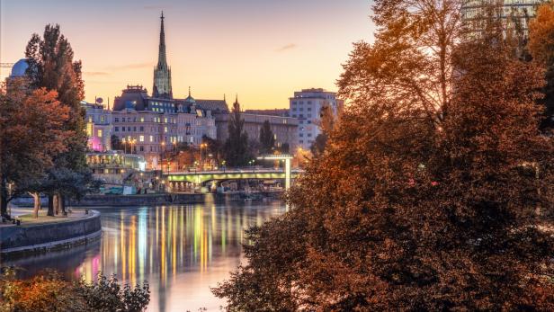Abendliche Stadtansicht von Wien.