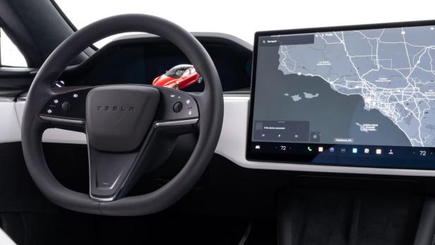 Tesla bietet für die neuesten Model S und Model X auch ein rundes Lenkrad anstatt des Yoke an