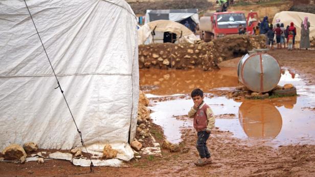 Zwischen Krieg und Sanktionen: Wie läuft die Erdbebenhilfe in Syrien?