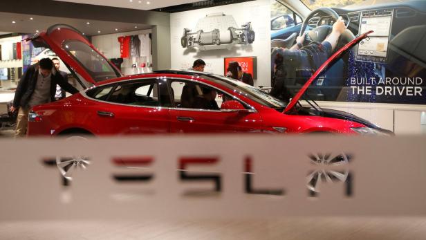 Tesla forscht fieberhaft an Batterien für den Elektroantrieb