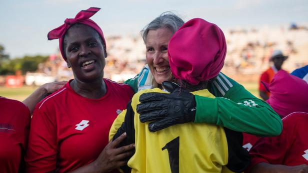 Erster "Oma-Worldcup": Stars sind dort die Fußballerinnen 55+