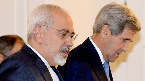 US-Außenminister John Kerry (r.) und der iranische Chefverhandler Mohammad Javad Zarif verhandelten den Deal in Wien.