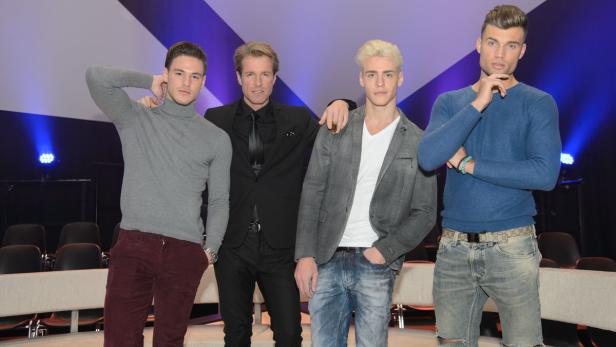 Austria&#039;s Next Topmodel-Juror Michael Urban (2. v. li.) mit den Finale-Fixstartern Manuel (li.) und Oliver, Damir (re.) könnte heute noch dazukommen