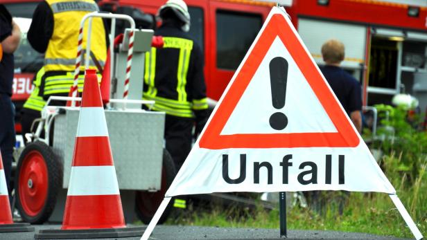 Autolenkerin in Vorarlberg bei Kollision mit Baum tödlich verletzt