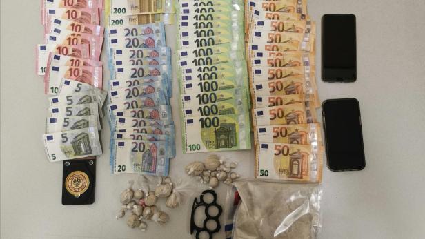 Dealer mit Schlagring festgenommen: Polizei stellt 500 Gramm Heroin sicher