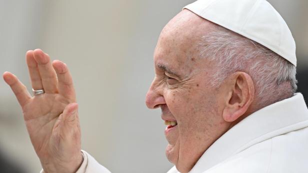Vatikansprecher: Papst Franziskus geht es besser