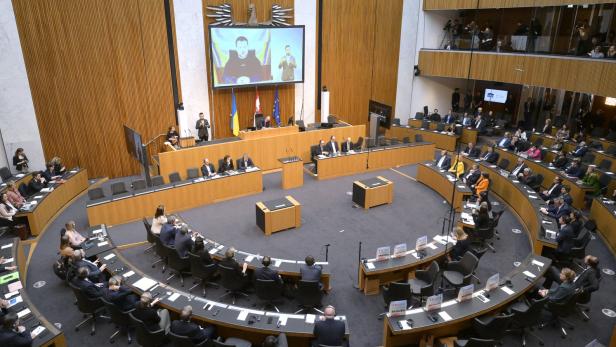 Selenskij sprach im Parlament: SPÖ blieb Debatte großteils fern