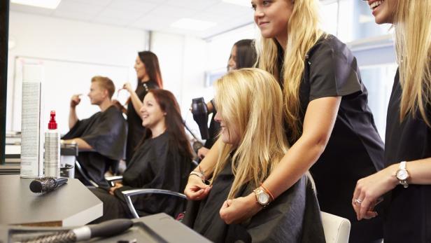 Zahl der Lehrlinge halbiert: Friseure stehen vor Nachwuchsproblem