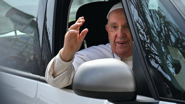 Papst aus Krankenhaus entlassen: "Ich lebe noch"