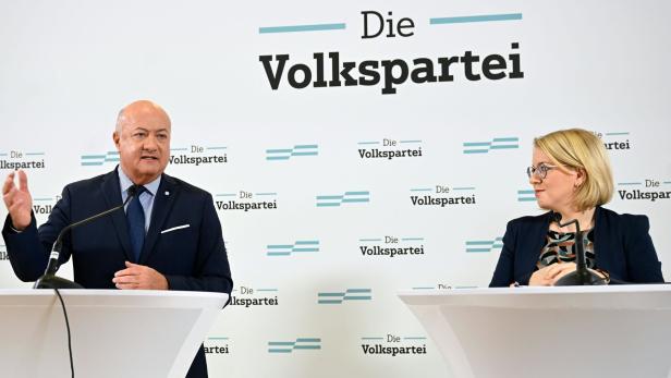ÖVP plakatiert aktuell Kanzler und werkt an Zukunftsplan