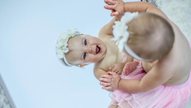 Was ist ein Nepo Baby? Die Bedeutung hinter dem viralen Begriff.