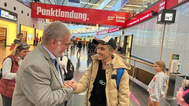Nach Abschiebung: 14-Jähriger Husein spielt wieder Tischtennis in Salzburg