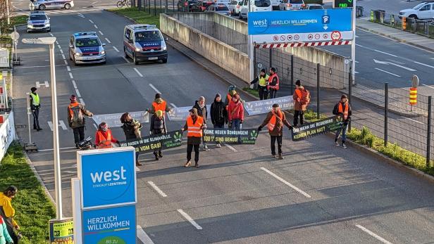 Schnecken-Marsch: Klima-Kleber blockieren den Verkehr jetzt anders