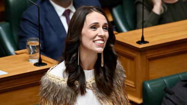 Jacinda Ardern trug Maori-Mantel bei letzter Rede im Parlament
