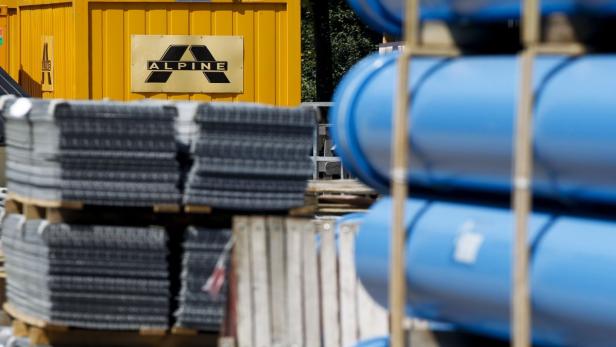 The logo of Austrian construction company Alpine is pictured on containers at a construction site on the A12 highway in the western Austrian city of Hall in Tirol June 19, 2013. Alpine, the Austrian unit of Spanish construction group FCC, failed to strike a deal with creditors to reorganise its debt and said on Tuesday that insolvency proceedings were &quot;imminent.&quot; REUTERS/Dominic Ebenbichler (AUSTRIA - Tags: BUSINESS CONSTRUCTION LOGO)
