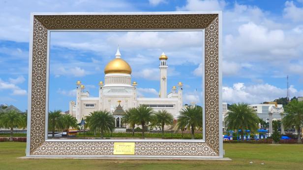 Das bekannteste Fotomotiv in Brunei ist die Sultan-Omar-Ali-Saifuddin-Moschee