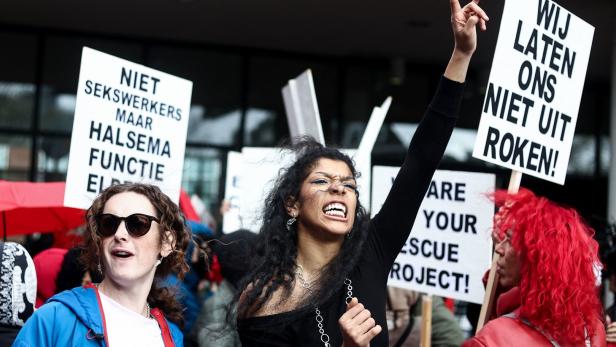 Kein neues Erotik-Zentrum! Amsterdams Sex-Arbeiterinnen protestieren