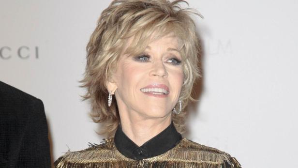 REUTERSActress Jane Fonda arrives at the Los Angeles County Museum of Art (LACMA) Art + Film Gala in Los Angeles, California November 5, 2011. REUTERS/Jason Redmond (UNITED STATES - Tags: ENTERTAINMENT) Jane Fonda: Nacktbaden mit Michael Jackson