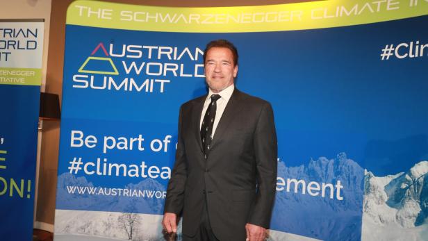 Klassiker: "Schokoschirmchen, Schatzerl": Schwarzenegger zeigt österreichische Naschereien