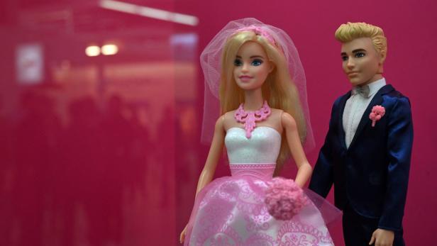 "Sie ist alles. Er ist einfach nur Ken": Warum Barbie-Memes gerade viral gehen