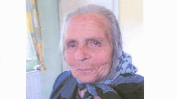 Porträt einer älteren Frau mit Kopftuch.