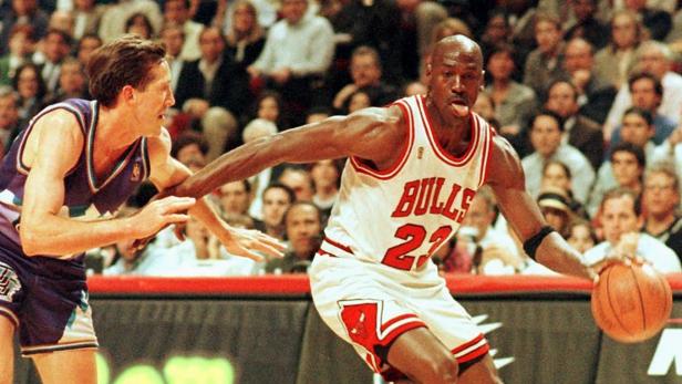 Michae Jordan und Jeff Hornacek, Chicago Bulls gegen Utah Jazz