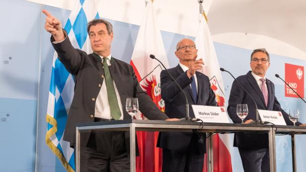 Markus Söder (CSU), Anton Mattle (ÖVP) und Arno Kompatscher (SVP) inszenierten sich in Kufstein als Allianz