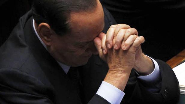 Bangt um seine Mitte-Rechts-Regierung: Silvio Berlusconi Berlusconi zittert um Mehrheit