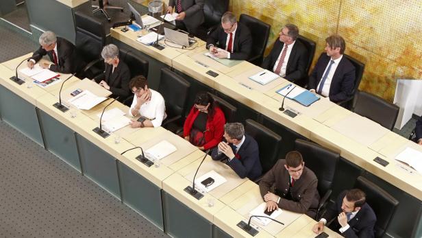 Die Kärntner Landesregierung ist angelobt: FPÖ verlässt vor LH-Rede Saal
