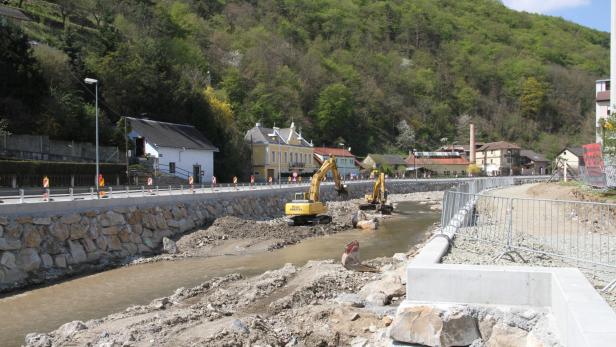 Arbeiten am Kremsfluss-Hochwasserschutz auf Höhe Mühlhofgründe im Jahr 2015. Hier wird nun weitergebaut.