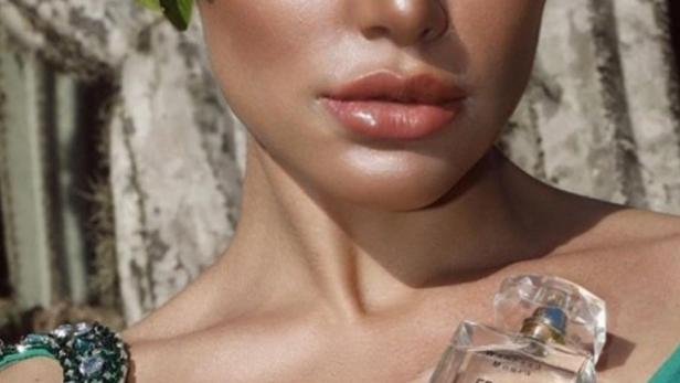 Model verkauft Parfüm mit aphrodisierendem Schweiß-Zusatz