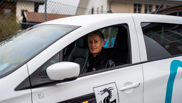 Gemeinschaftsprojekt „Dorftaxi“ in Aldrans und Sistrans Ida Kröss-Pramstaller ist eine von 28 freiwilligen Fahrerinnen, die auf Anfrage Dorfbewohner durch den Ort kutschieren