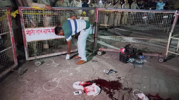 Indien: Ex-Politiker und Bruder live im Fernsehen erschossen
