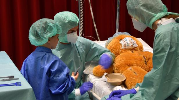 Bald ist es soweit und die Türen des Teddybär-Krankenhauses an der Med Uni Graz öffnen sich wieder.