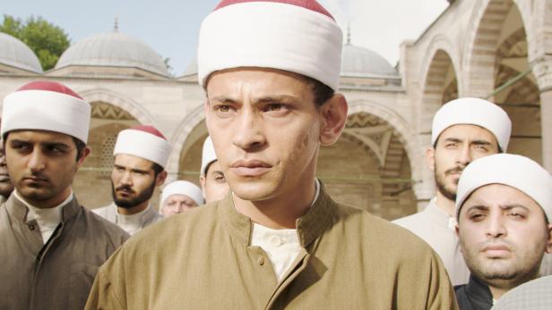 Tawfeek Barhom als Adam will eigentlich nur den Koran studieren, gerät aber in eine Polit-Intrige: „Die Kairo Verschwörung“
