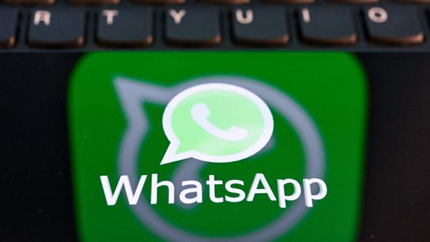 Das WhatsApp-Logo auf dem Bildschirm eines Geräts.