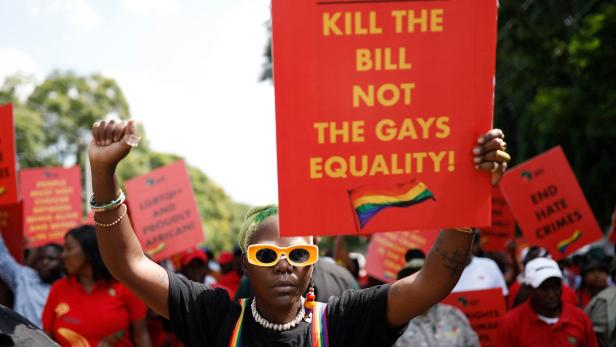 Ugandas Präsident lässt Gesetz gegen Homosexuelle überarbeiten