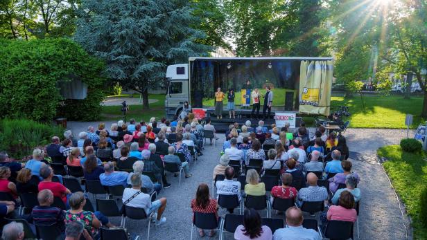 Theater-Lkw rollt wieder durch Niederösterreich