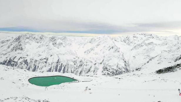 Die Wasserspeicher in Skigebieten sind – wie hier am Gletscher im Ötztal – mitunter riesig