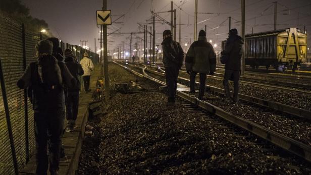 In Calais und Umgebung sitzen zwischen 4.000 und 5.000 Flüchtlinge fest.
