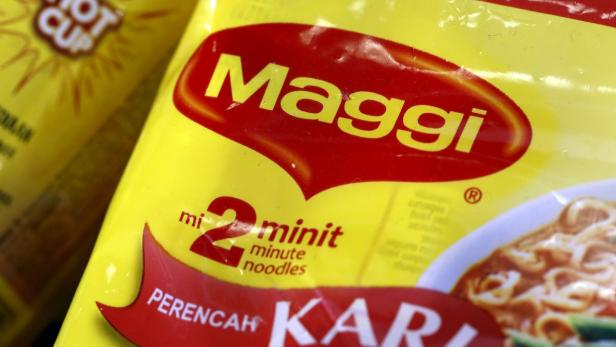 Eine Packung Maggi 2 Minuten Curry Noodles.