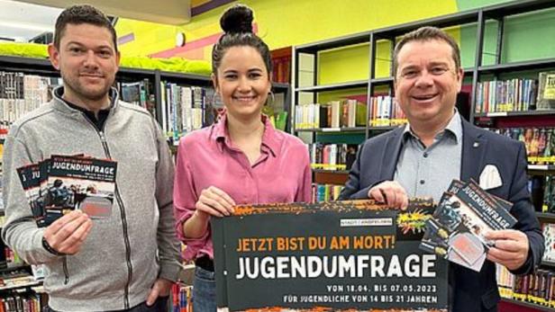 Jugendreferent Christian Gegenhuber, Brigitta Lajko vom Jugendbüro und Ansfeldens Bürgermeister Christian Partoll (FP), v. li.