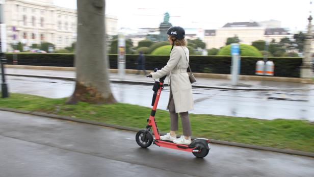 Wiener E-Scooter-Regelung landet vor Gericht: Betreiber "Voi" muss warten