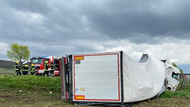 B50: Lenkerin starb bei Kollision mit Lkw